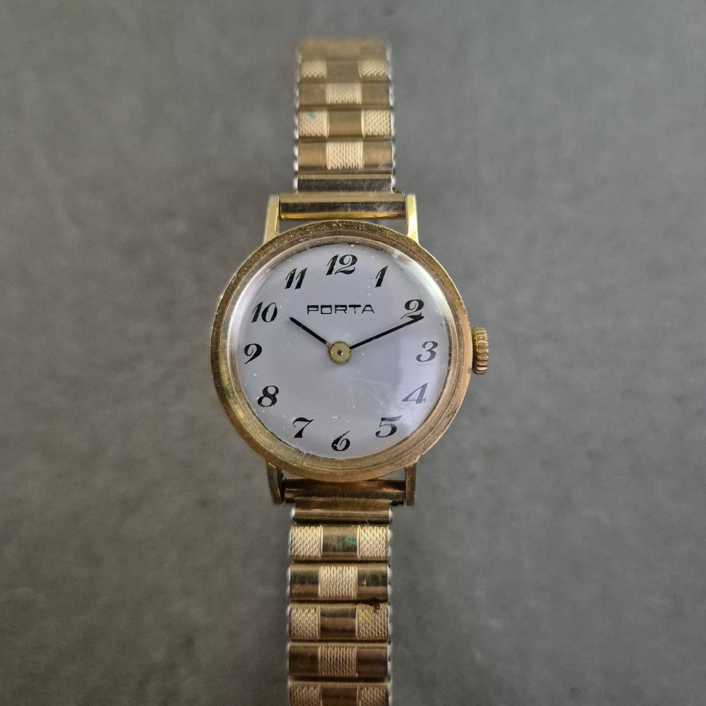 Vintage Damenarmbanduhr von Porta – Retro-Look mit Flexband