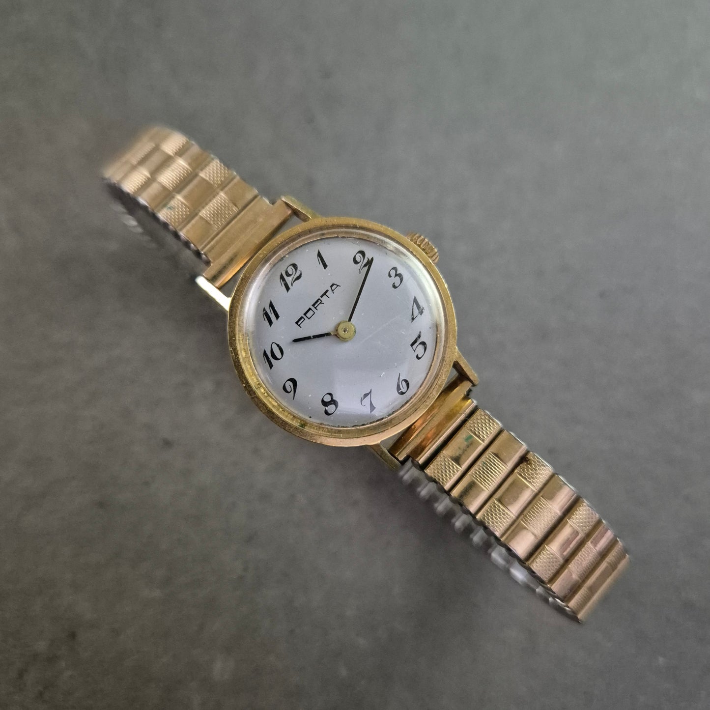 Vintage Damenarmbanduhr von Porta – Retro-Look mit Flexband