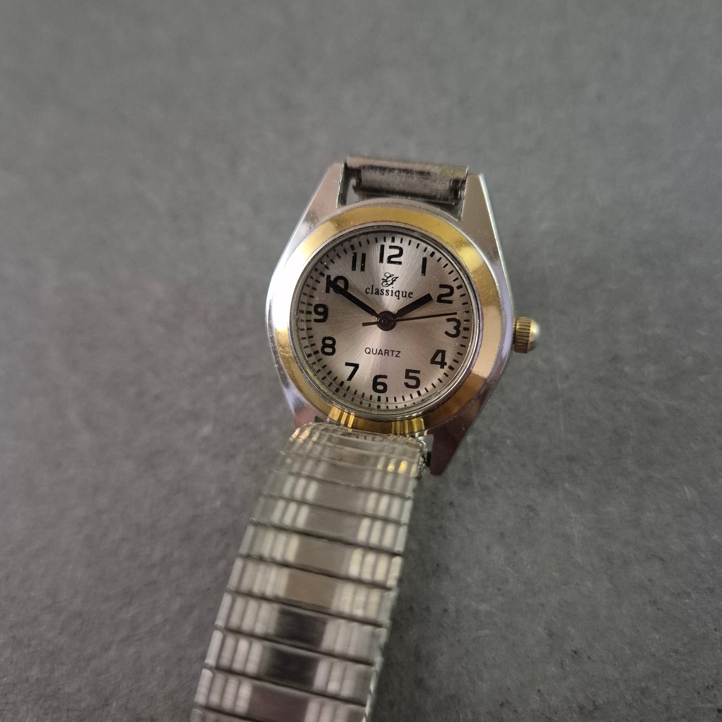 Damenarmbanduhr Classique mit Flexband – Silber-Goldener Klassiker