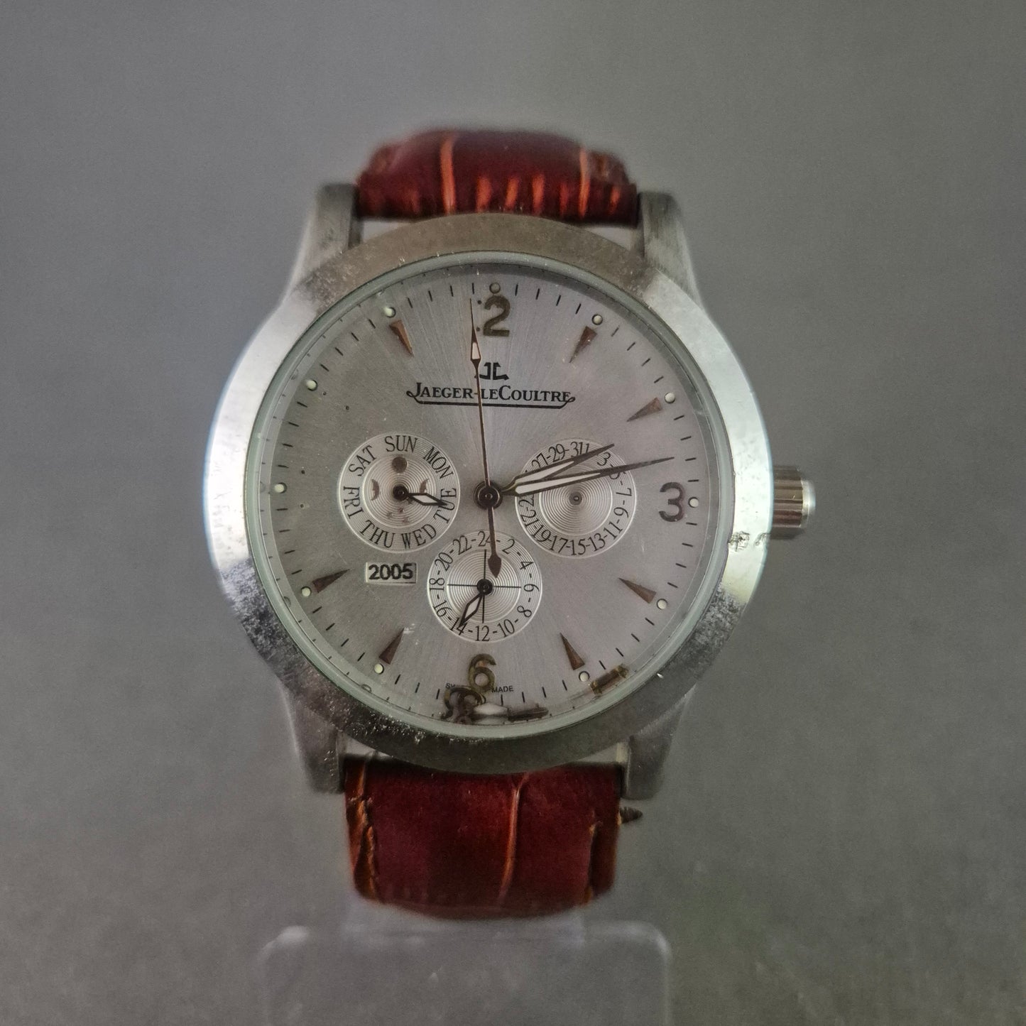 Modeuhr im Stil von Jaeger-LeCoultre – Scheinchronograph mit Lederoptik