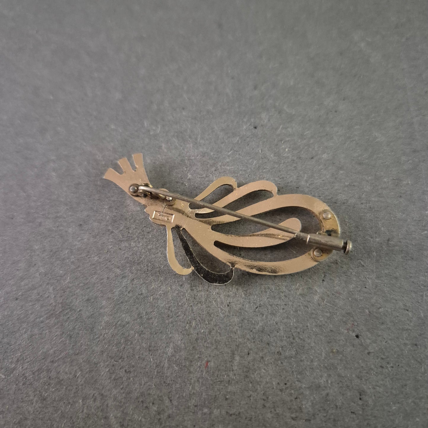 Vintage Schleifen-Brosche in Goldoptik – Filigraner Klassiker