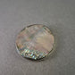 Runde Vintage-Brosche mit Perlmutt-Optik – Abalone Design