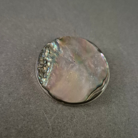 Runde Vintage-Brosche mit Perlmutt-Optik – Abalone Design