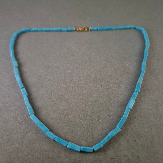 Vintage Türkisfarbene Halskette mit Natursteinperlen – Zeitlose Eleganz