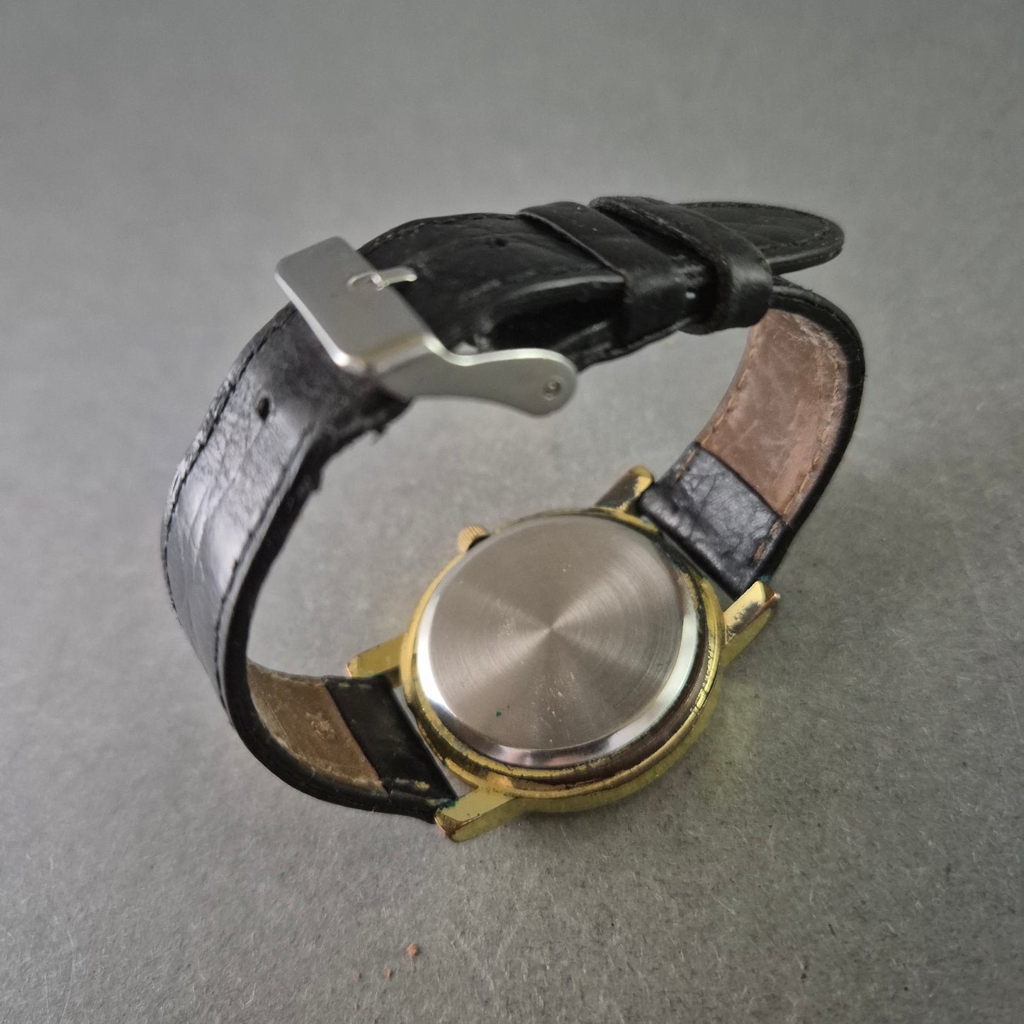 BADER Damenarmbanduhr – Vergoldeter Look mit Strass und Blumenmotiv