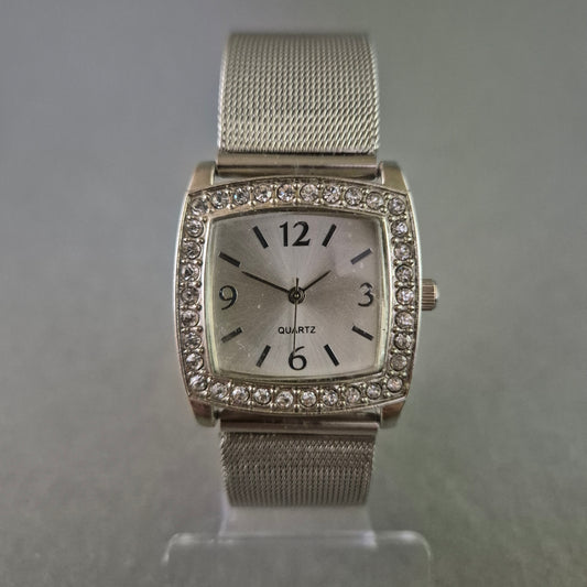 JG Damenarmbanduhr – Silbernes Meshband mit Strassrahmen