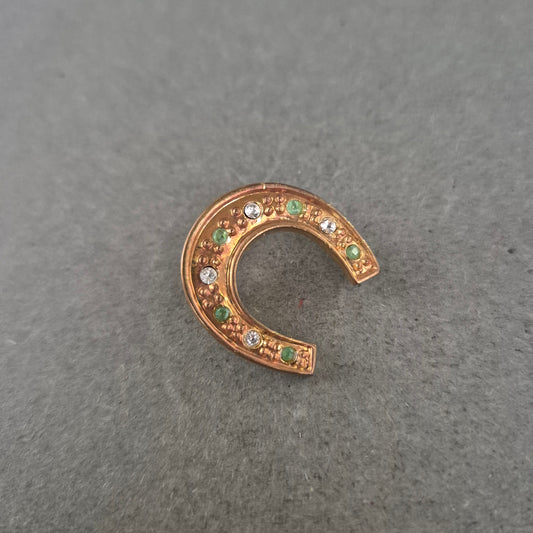 Vintage Glücksbrosche in Hufeisenform mit Strass und grünen Akzenten