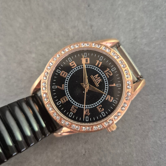 Elegante MW Damenarmbanduhr – Roségold mit Strass und Stretchband