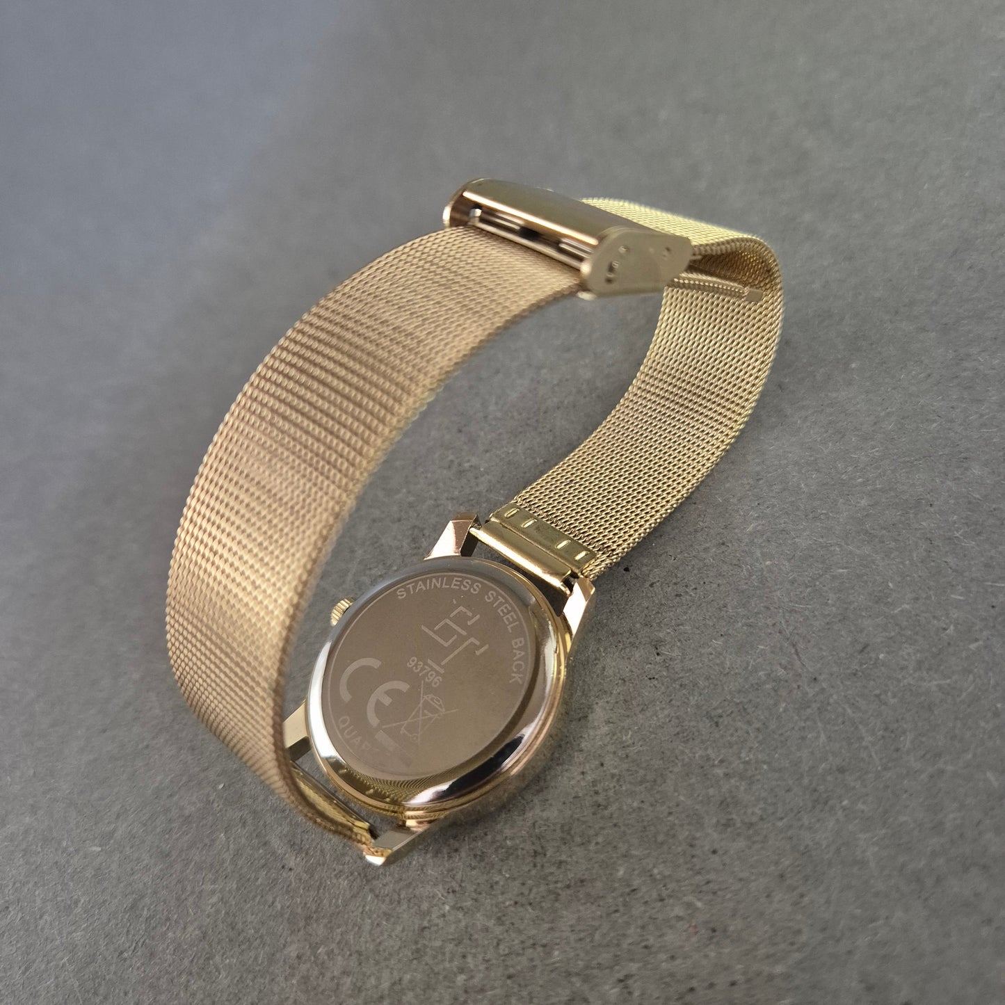 Vergoldete Damenarmband Uhr mit Meshband – Klassischer Stil mit Charme