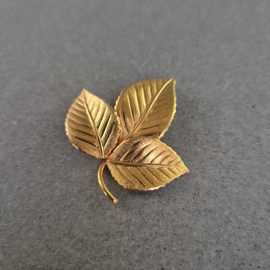 Vintage-Brosche „Dreiblatt“ im goldfarbenen Metall-Look