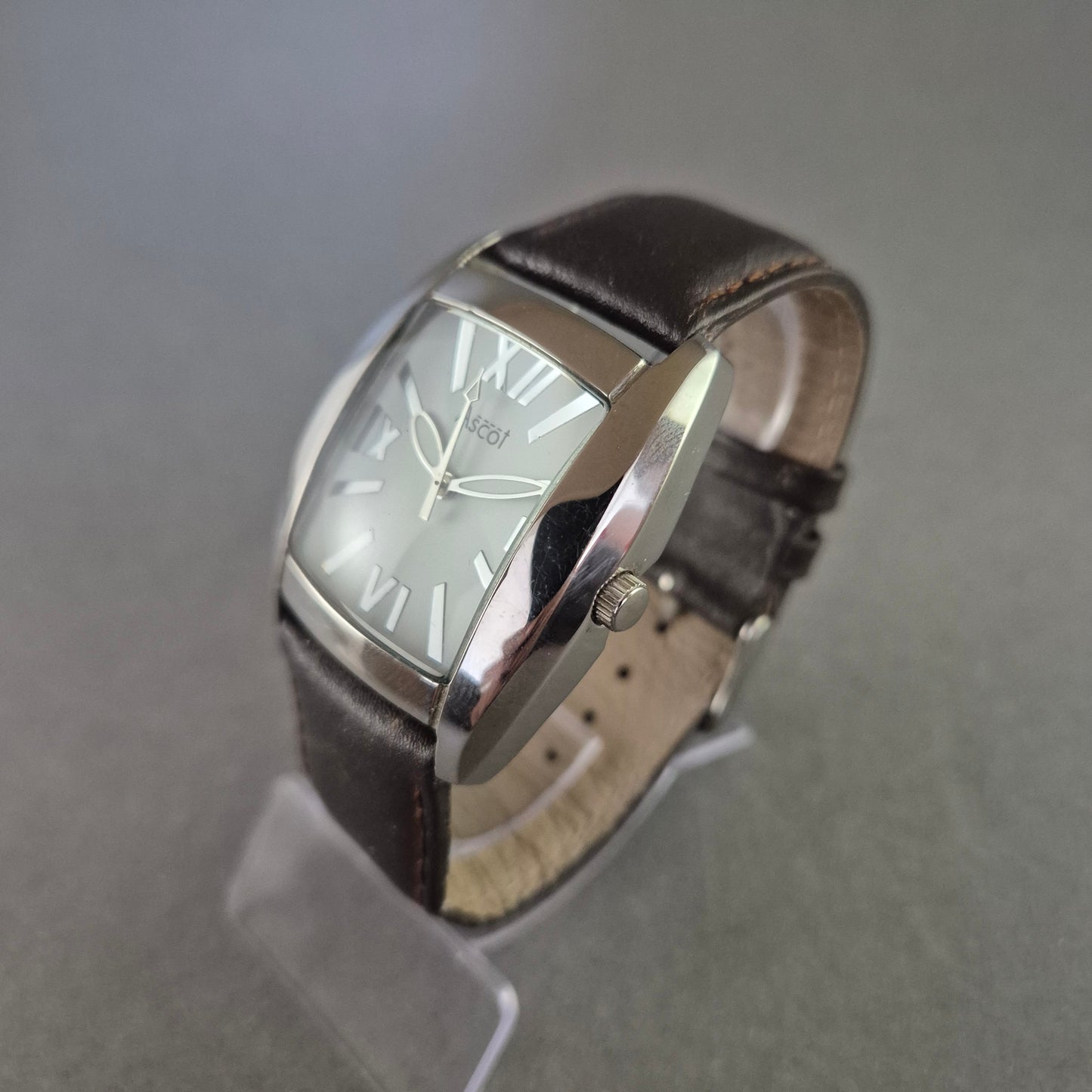 Ascot Herrenarmband Uhr – Rechteckiges Gehäuse mit XXL-Ziffern