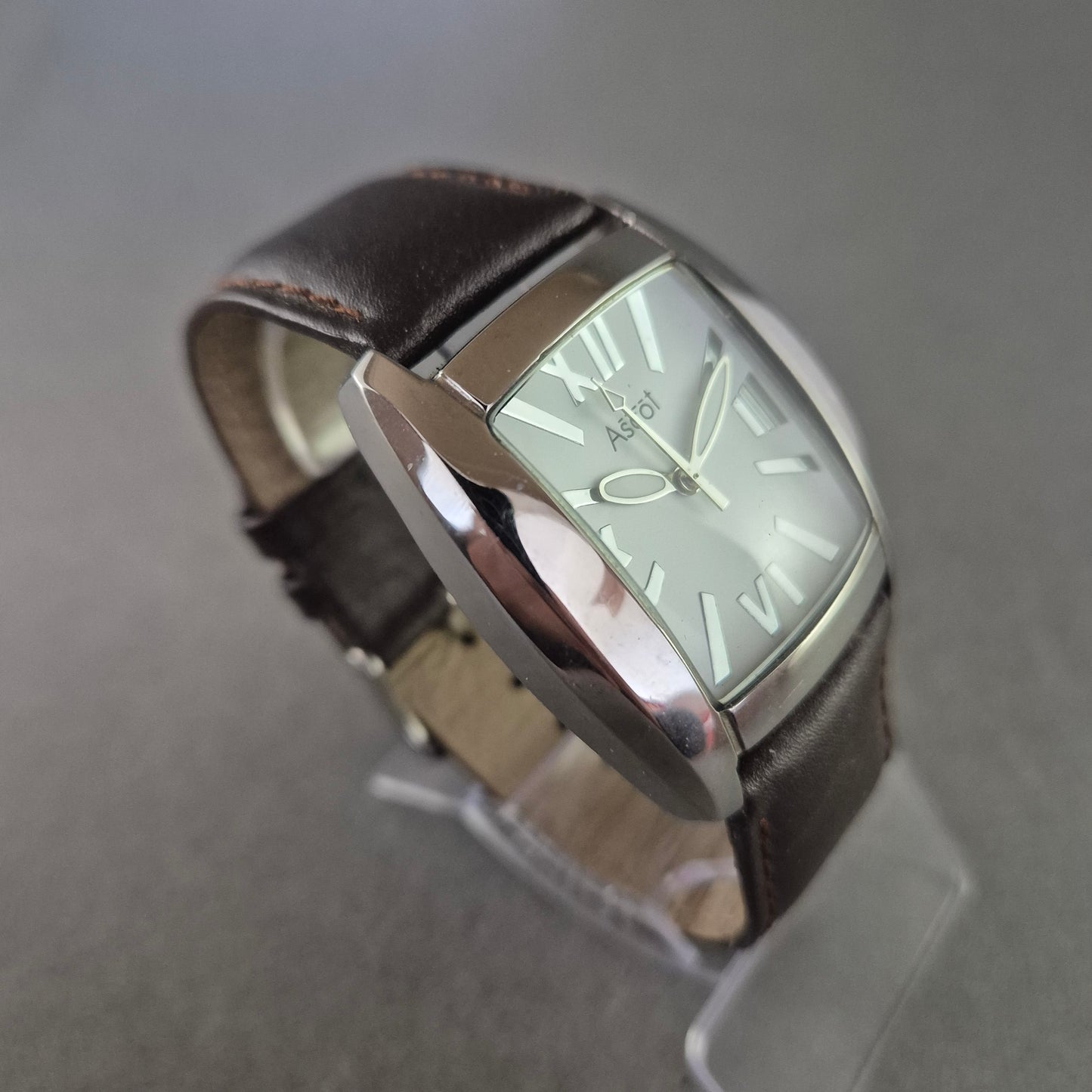 Ascot Herrenarmband Uhr – Rechteckiges Gehäuse mit XXL-Ziffern
