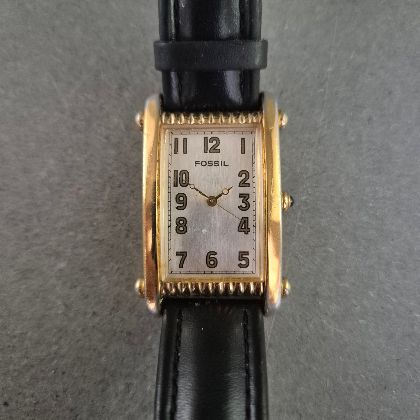 Fossil Damenarmband Uhr – Rechteckiges Gehäuse im Vintage-Stil