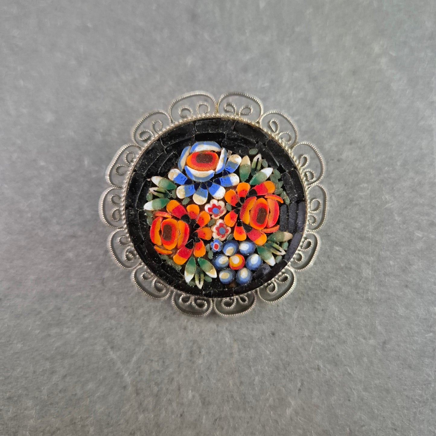 Florale Vintage-Brosche mit Mosaik – Italienisches Kunsthandwerk