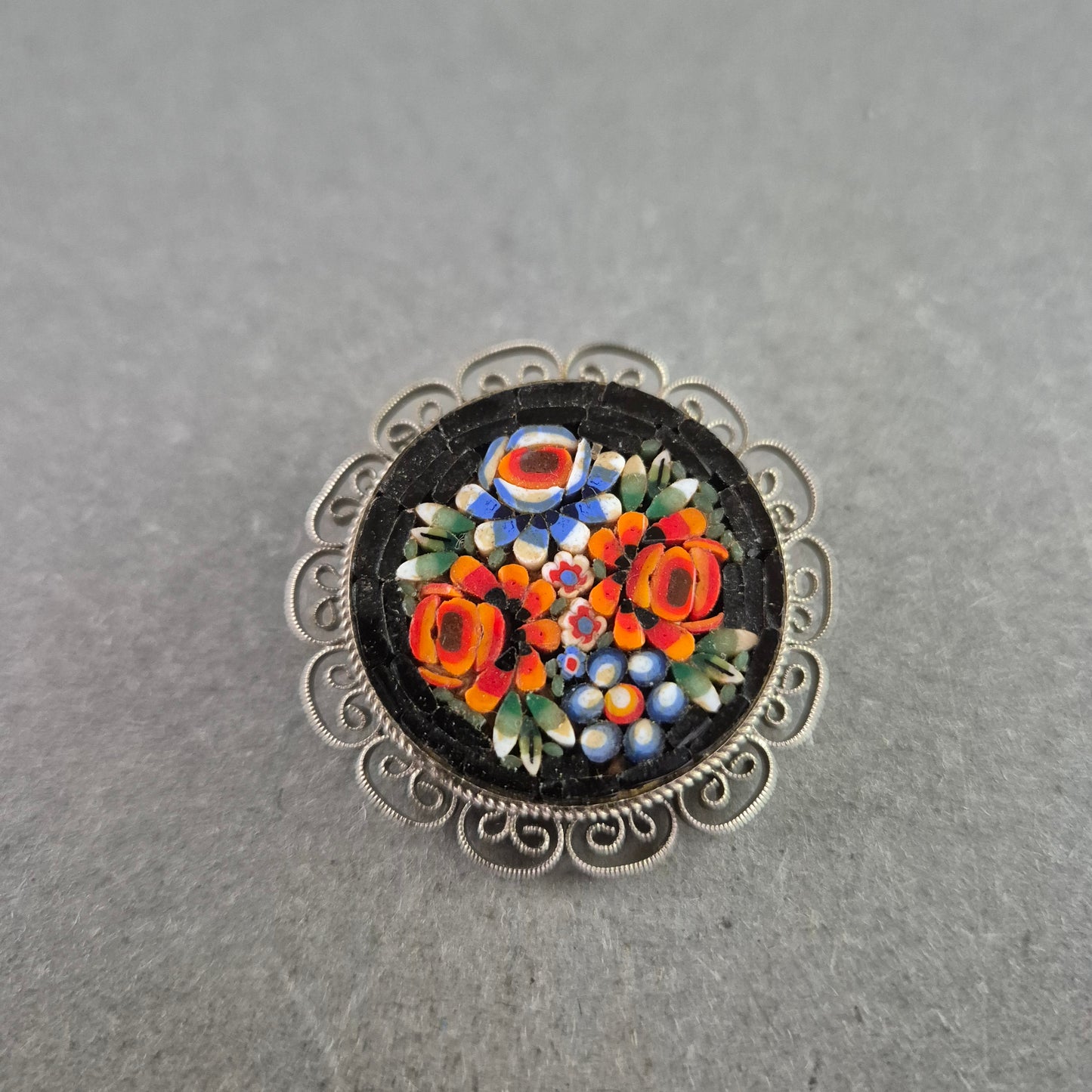 Florale Vintage-Brosche mit Mosaik – Italienisches Kunsthandwerk