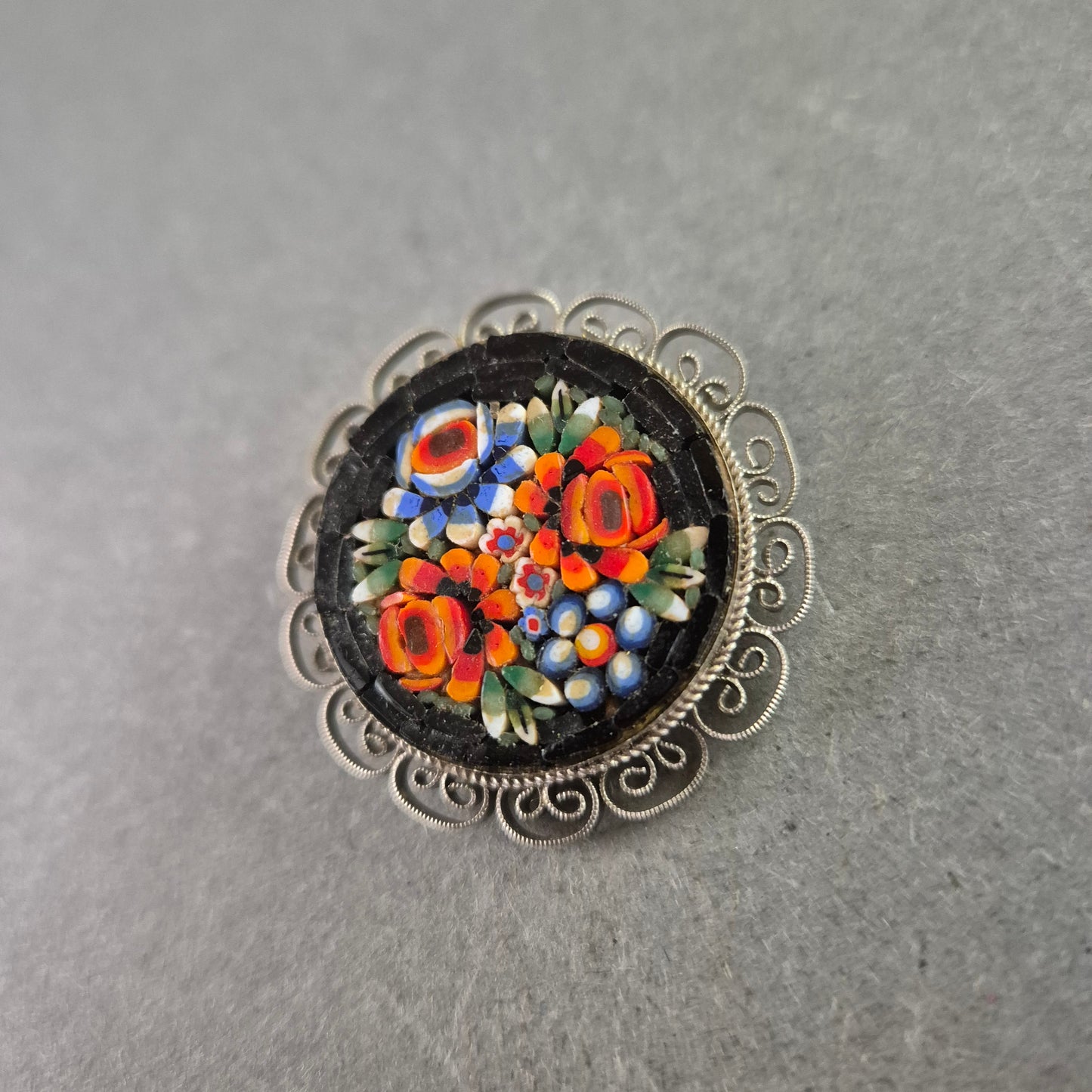 Florale Vintage-Brosche mit Mosaik – Italienisches Kunsthandwerk