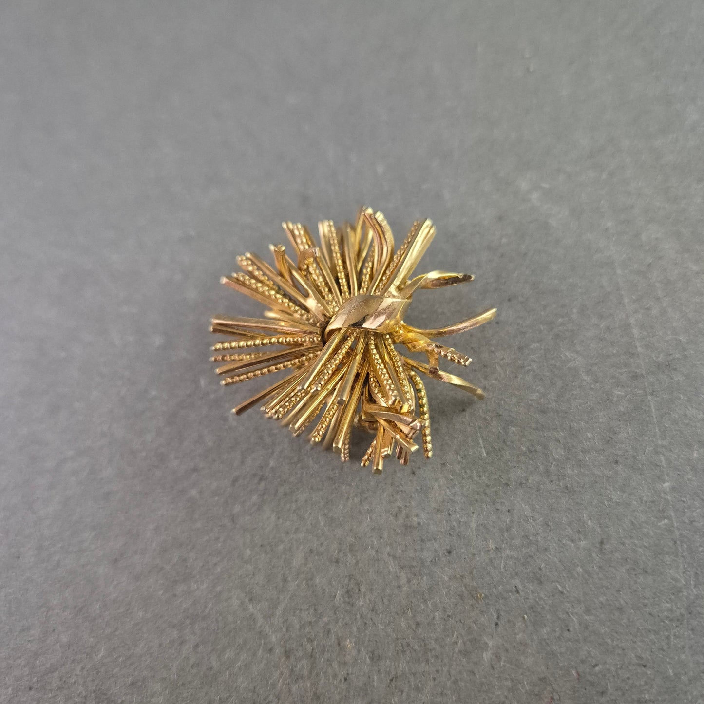 Auffällige Vintage Brosche in Sternblumen-Optik – Goldfarbenes Statement