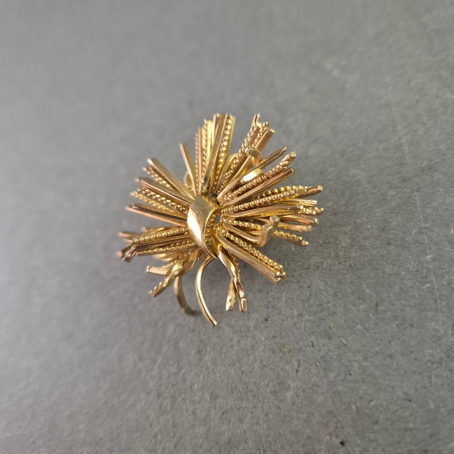 Auffällige Vintage Brosche in Sternblumen-Optik – Goldfarbenes Statement