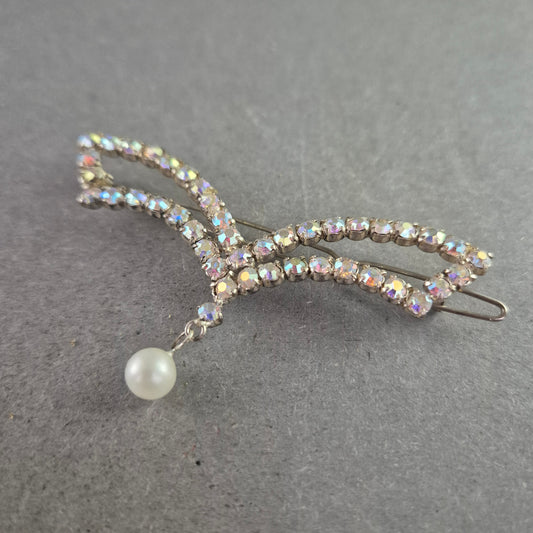 Funkelnde Vintage Brosche mit Strass und Perlenanhänger – Elegante Form