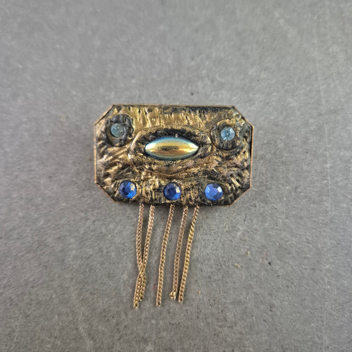 Brosche blaue Ziersteinen Kettenelementen Ausdrucksstarkes Design