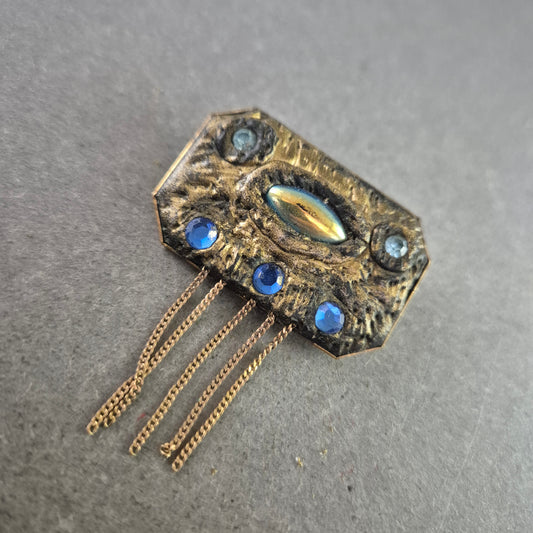 Brosche blaue Ziersteinen Kettenelementen Ausdrucksstarkes Design