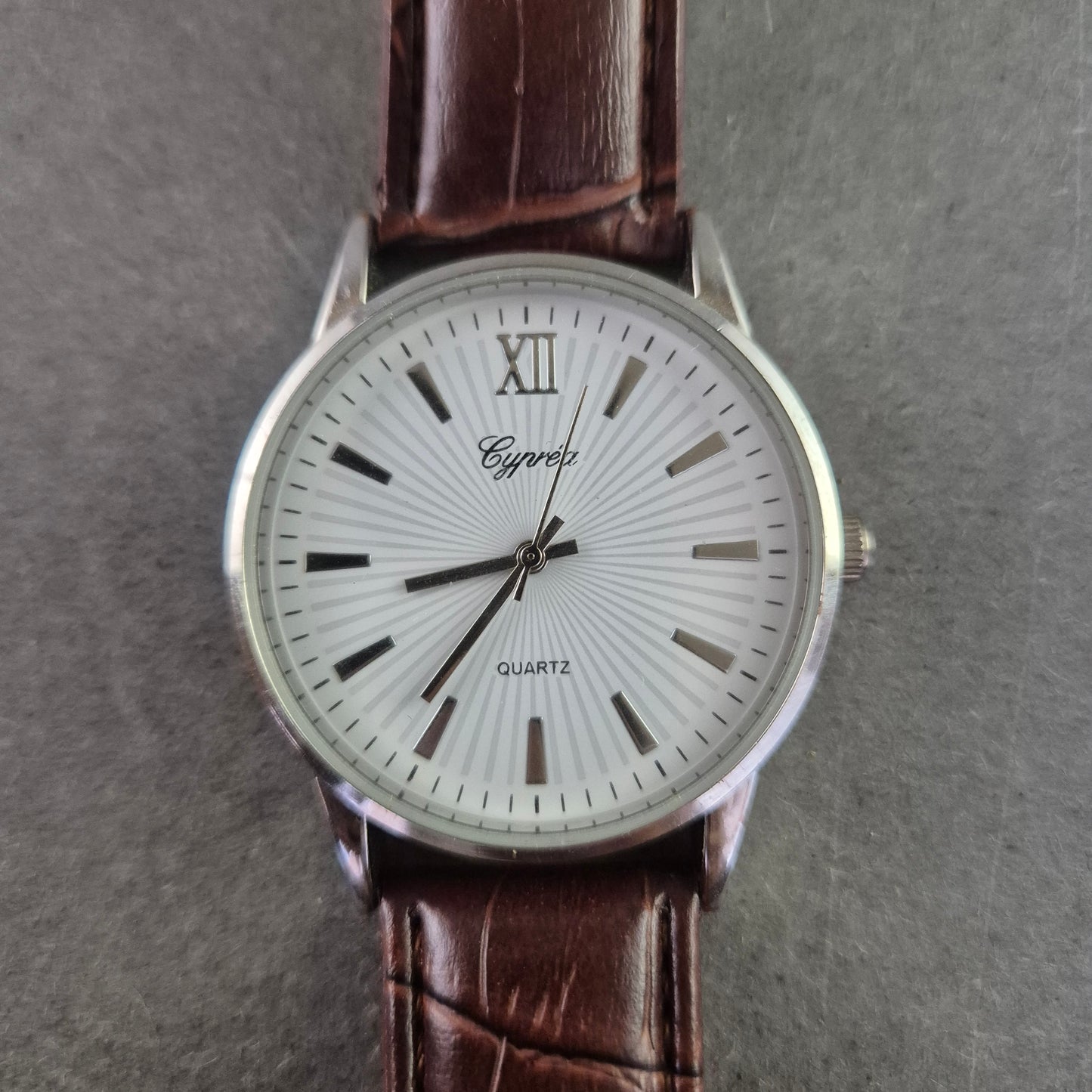 Stilvolle Cyprea Herrenarmbanduhr – Klassisch und zeitlos elegant