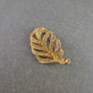 Goldene Vintage-Brosche in Blattform – Funkelnde Eleganz im Retro-Stil