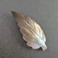 Vintage Blatt-Brosche aus Perlmutt – Elegante Handwerkskunst