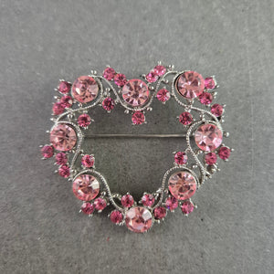 Herzförmige Vintage-Brosche mit rosa Strasssteinen – Glänzendes Highlight