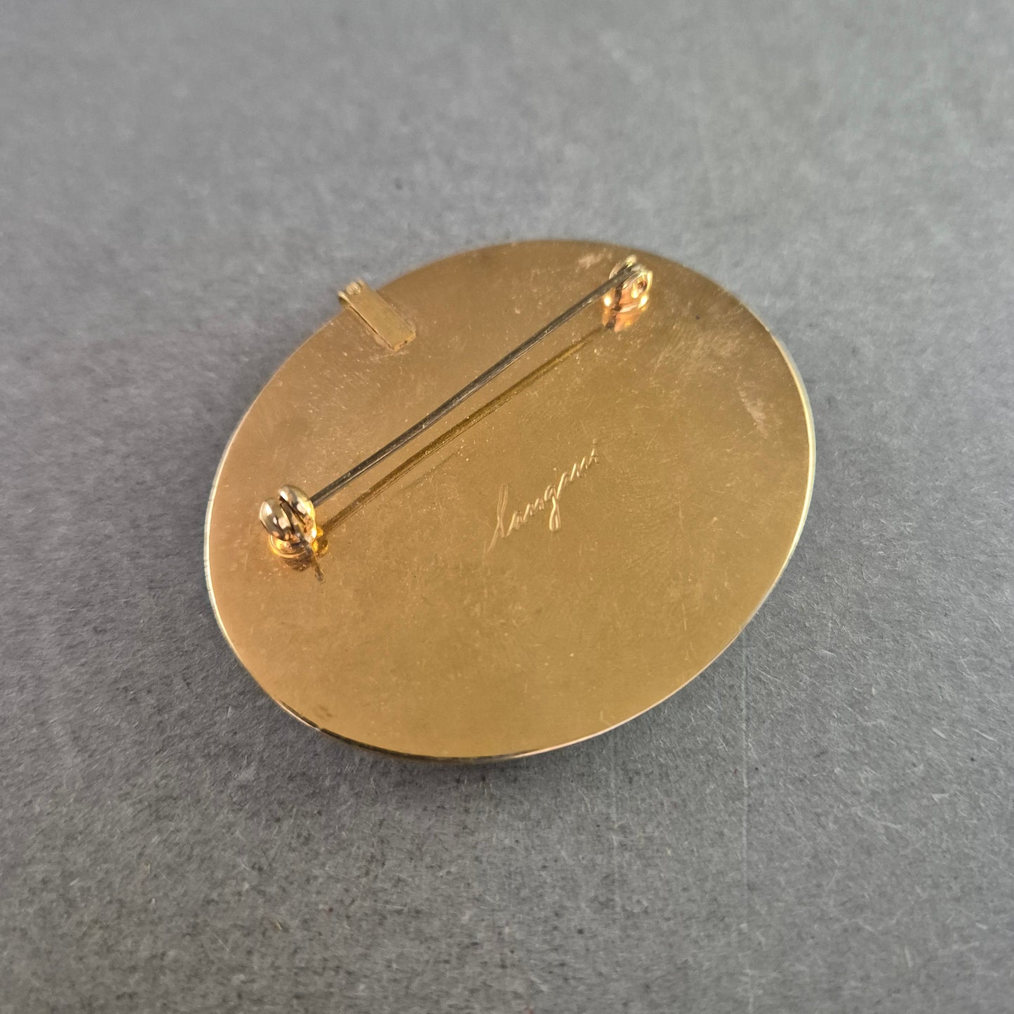 Signierte Langani Vintage-Brosche mit Naturstein – Eleganter Retro-Charme