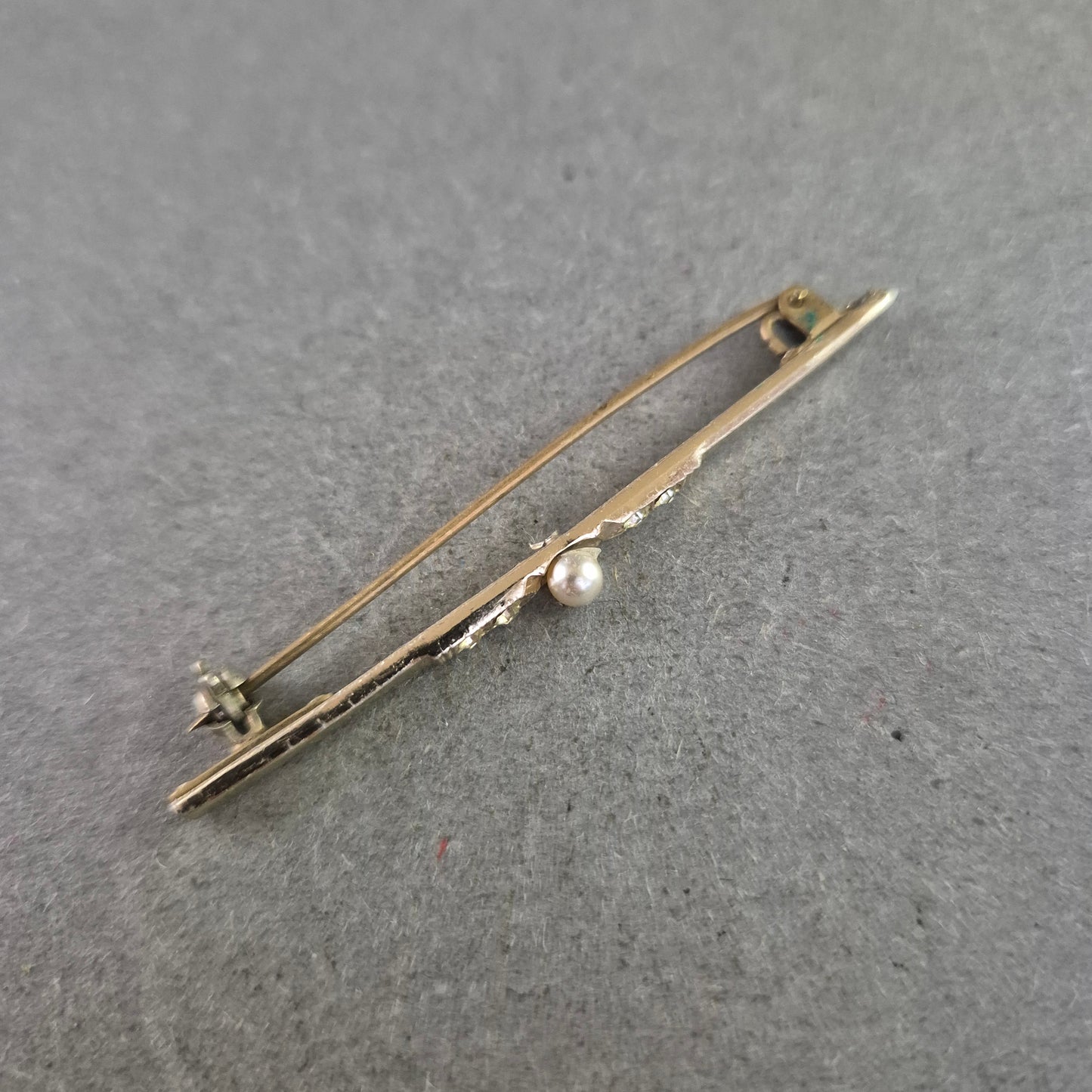 Feine Vintage-Brosche im Art-Déco-Stil mit Perle und Strasssteinen