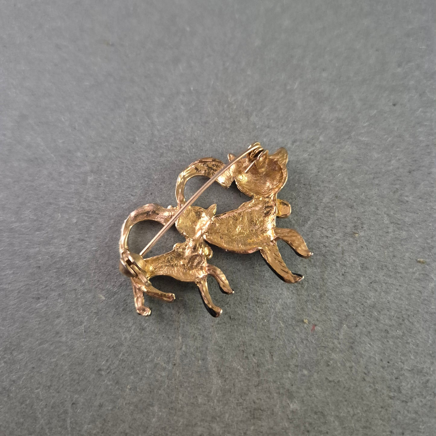 Verspielte Vintage-Katzenbrosche – Schwarzes Emaille & Strassdetails