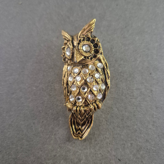 Vergoldete Eulenbrosche mit Strass – Vintage-Schmuckstück im Tierdesign