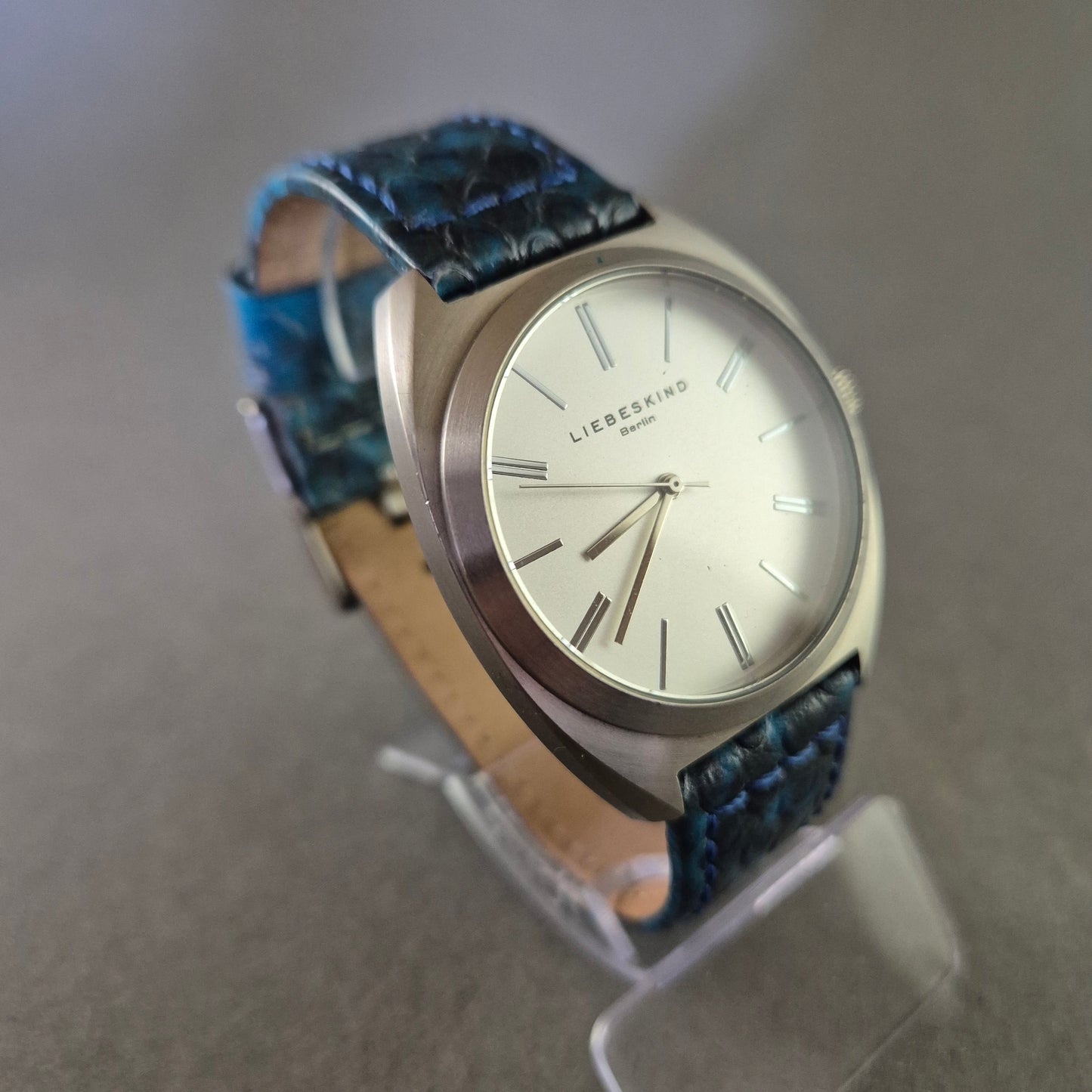 Liebeskind Damenarmband Uhr mit Kroko-Prägung – Stil trifft Farbe