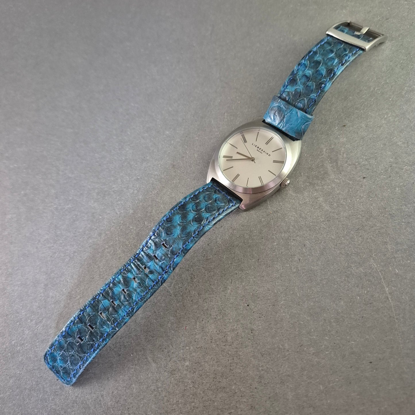 Liebeskind Damenarmband Uhr mit Kroko-Prägung – Stil trifft Farbe