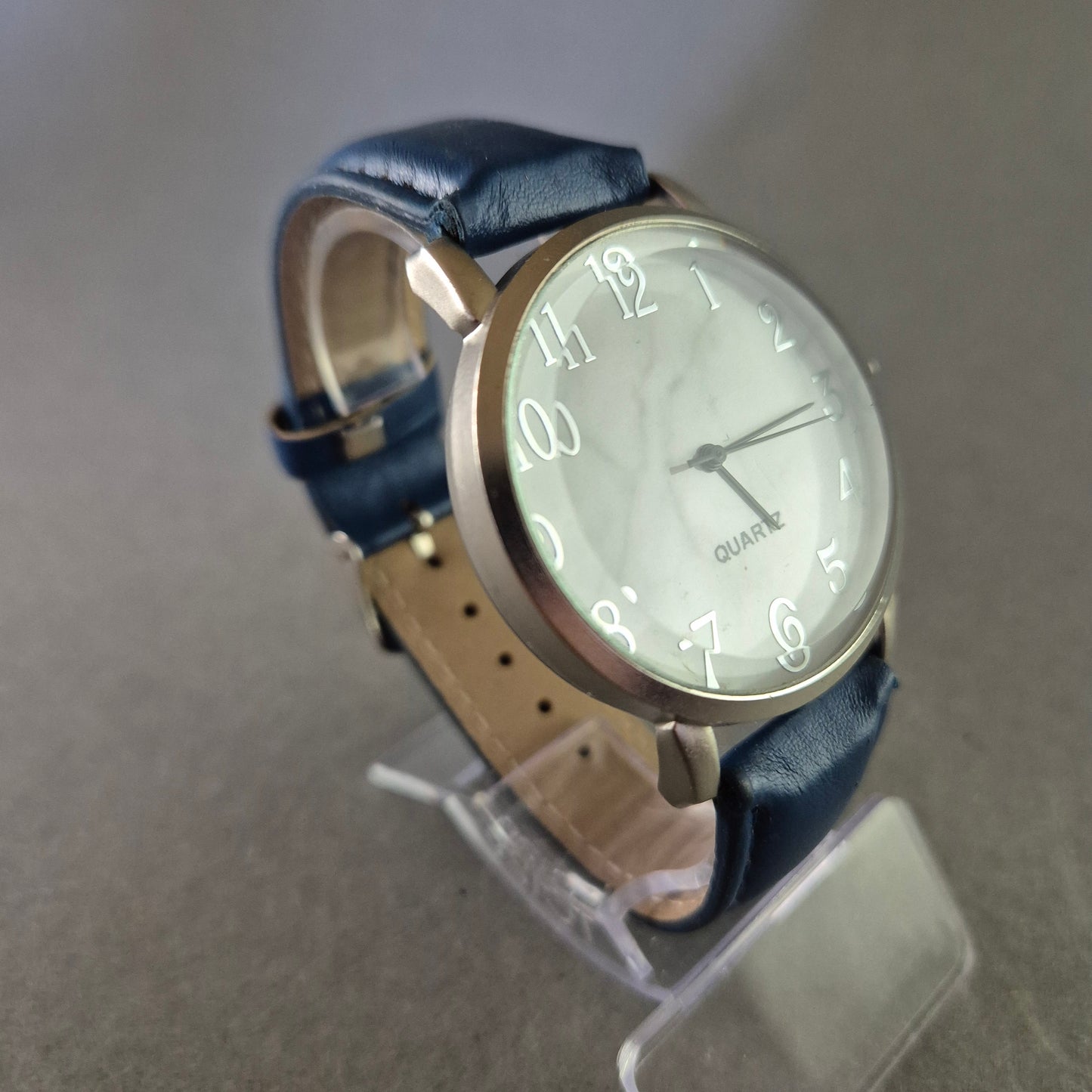 Stilvolle LK Quarzuhr mit blauem Armband – Modern und gut lesbar