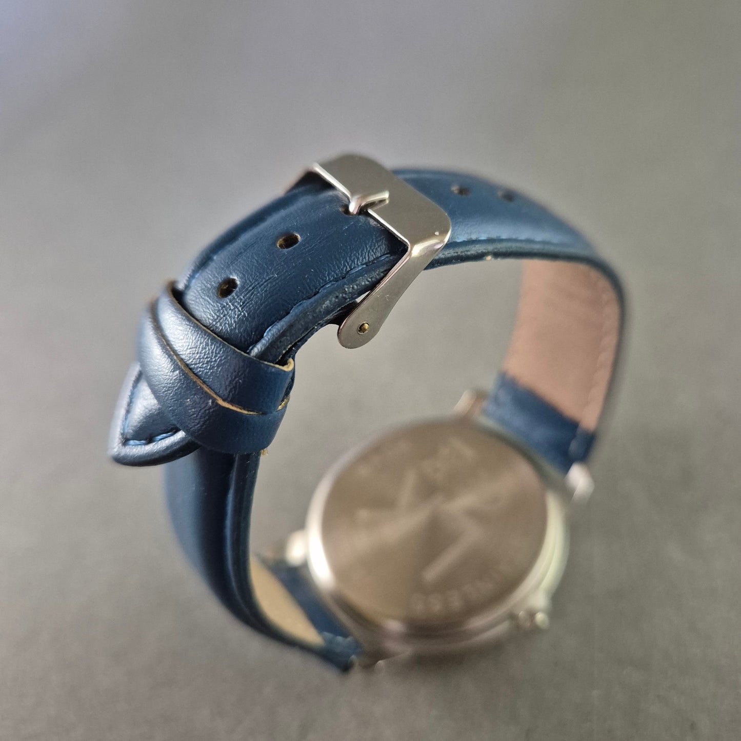 Stilvolle LK Quarzuhr mit blauem Armband – Modern und gut lesbar