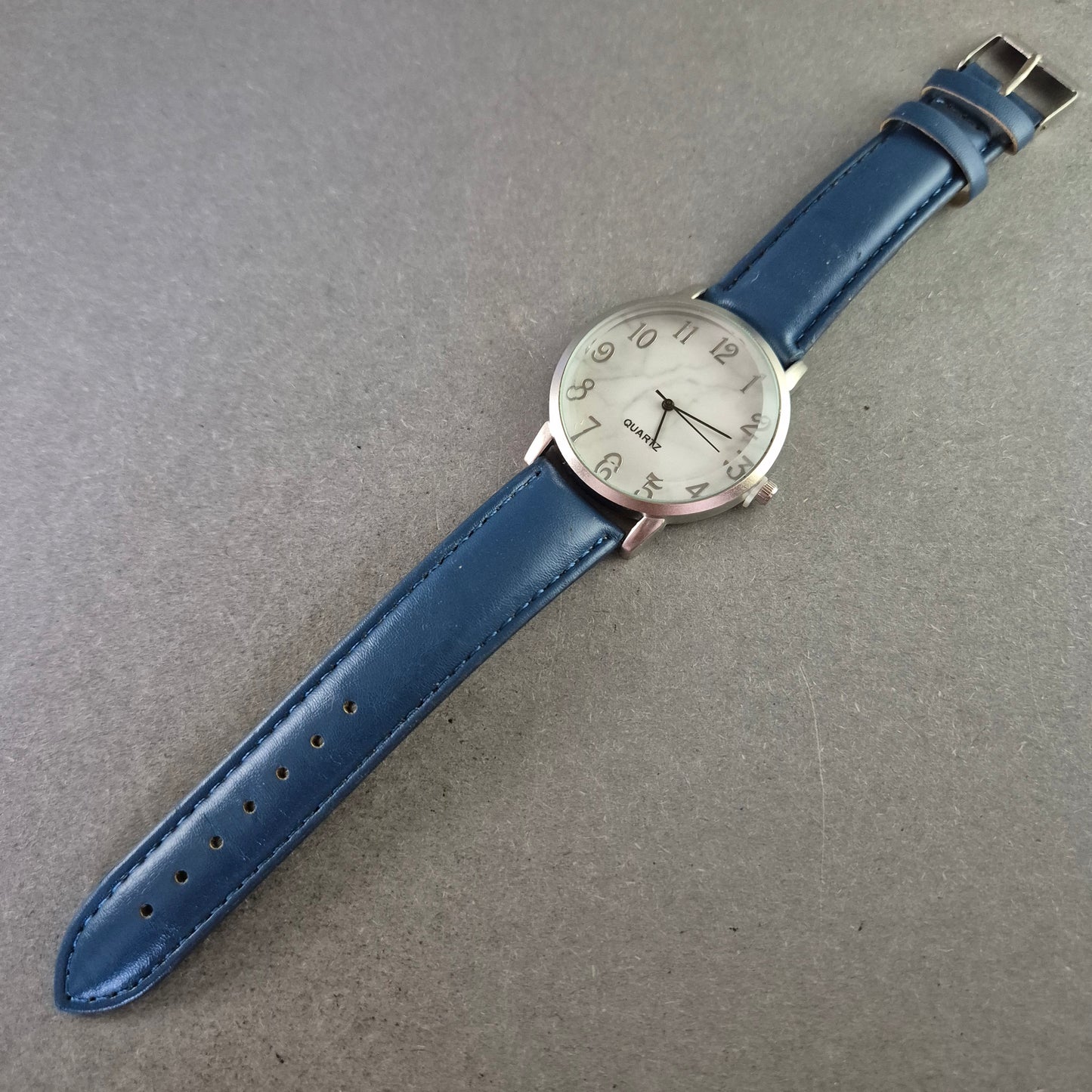 Stilvolle LK Quarzuhr mit blauem Armband – Modern und gut lesbar