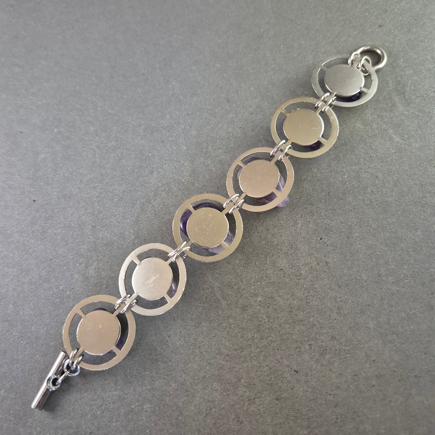 Exquisites Armband mit Amethyst-Steinen – Handgefertigter Edelstein-Look