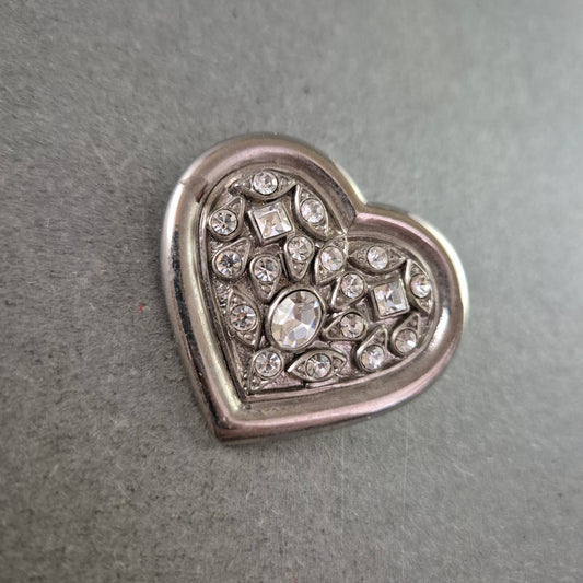 Herz Brosche in Silberoptik Funkelnde Strasssteine für romantische Akzente