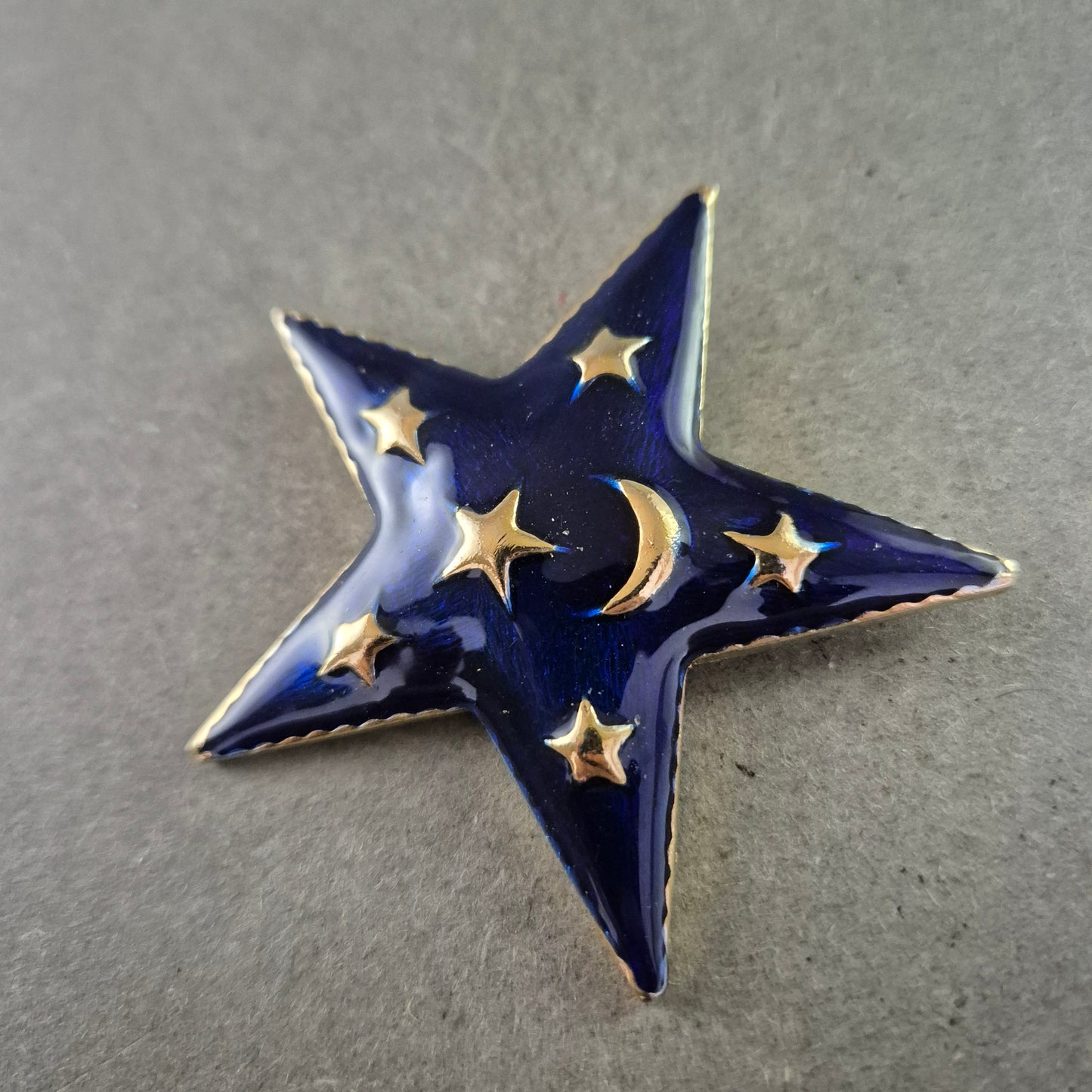 Stern Brosche – Nachtblauer Emaille Schmuck mit Goldakzenten