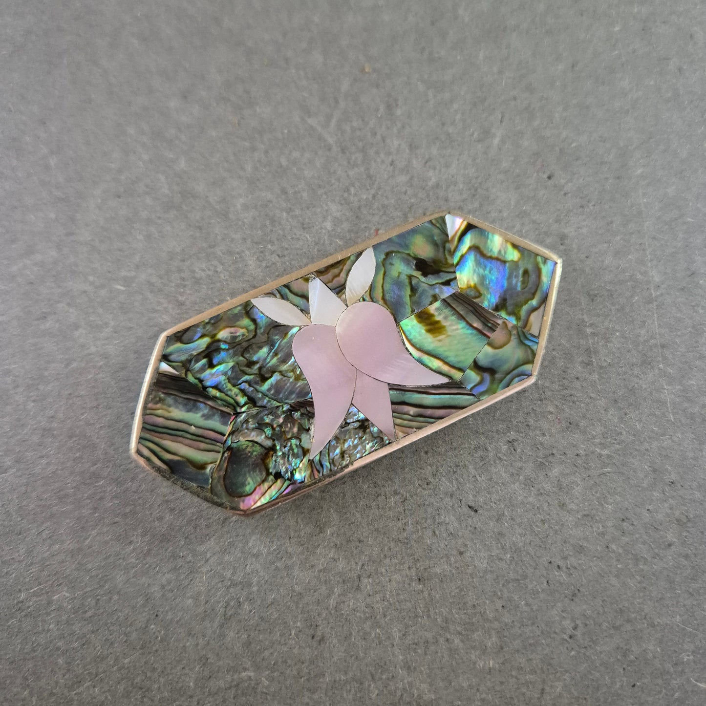 Abalone Brosche – Schillernder Paua-Muschel Schmuck mit Blüten