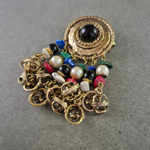 Vintage Statement Brosche – Goldfarben mit bunten Perlen & Charms