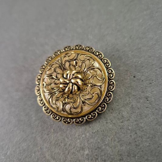 Runde Vintage Brosche – Filigranes Golddesign mit Rosette