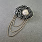 Vintage Brosche mit Muschel und Ketten – Natur trifft auf Antik-Design