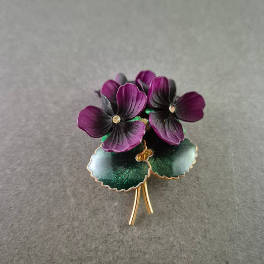 Brosche mit Veilchenmotiv – Lila Blumenpracht in 3D-Optik