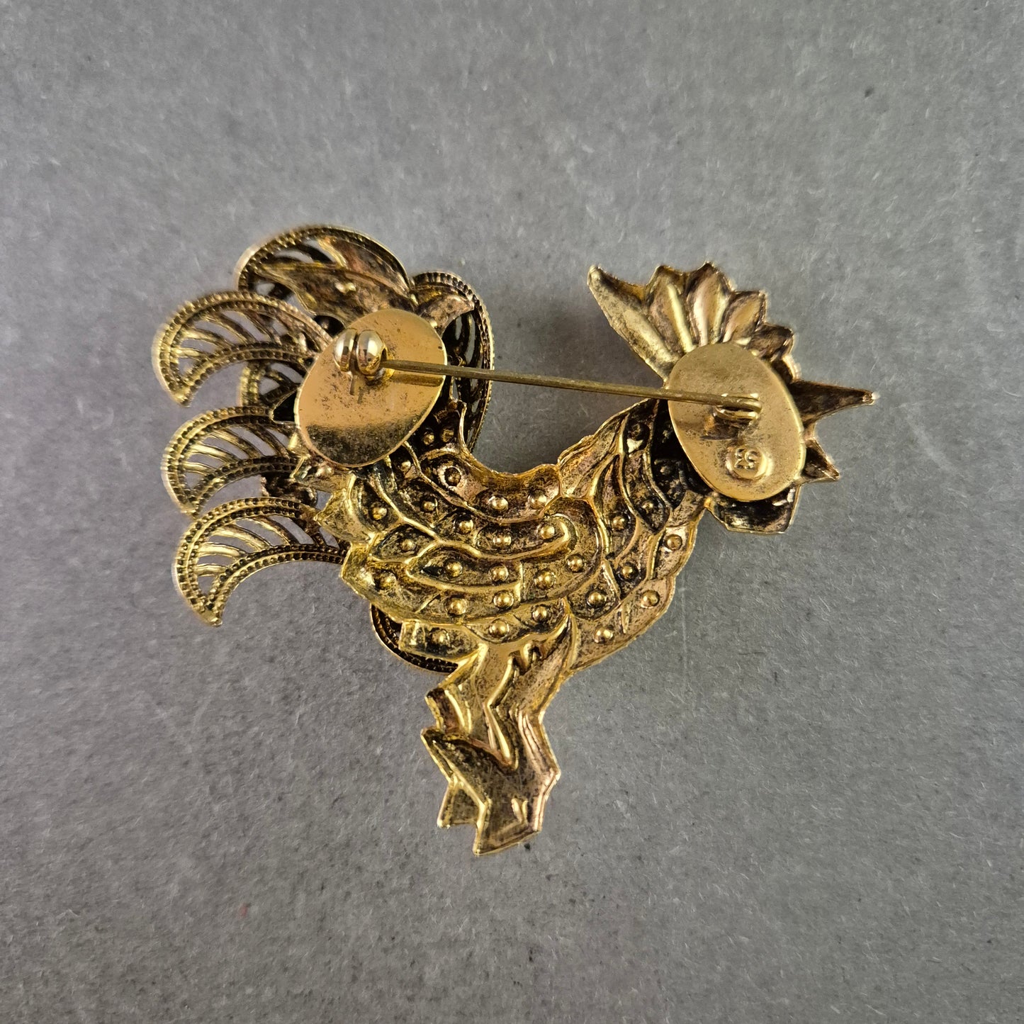 Vintage Hahn Brosche mit Strasssteinen – Filigrane Tierform im Retro-Stil