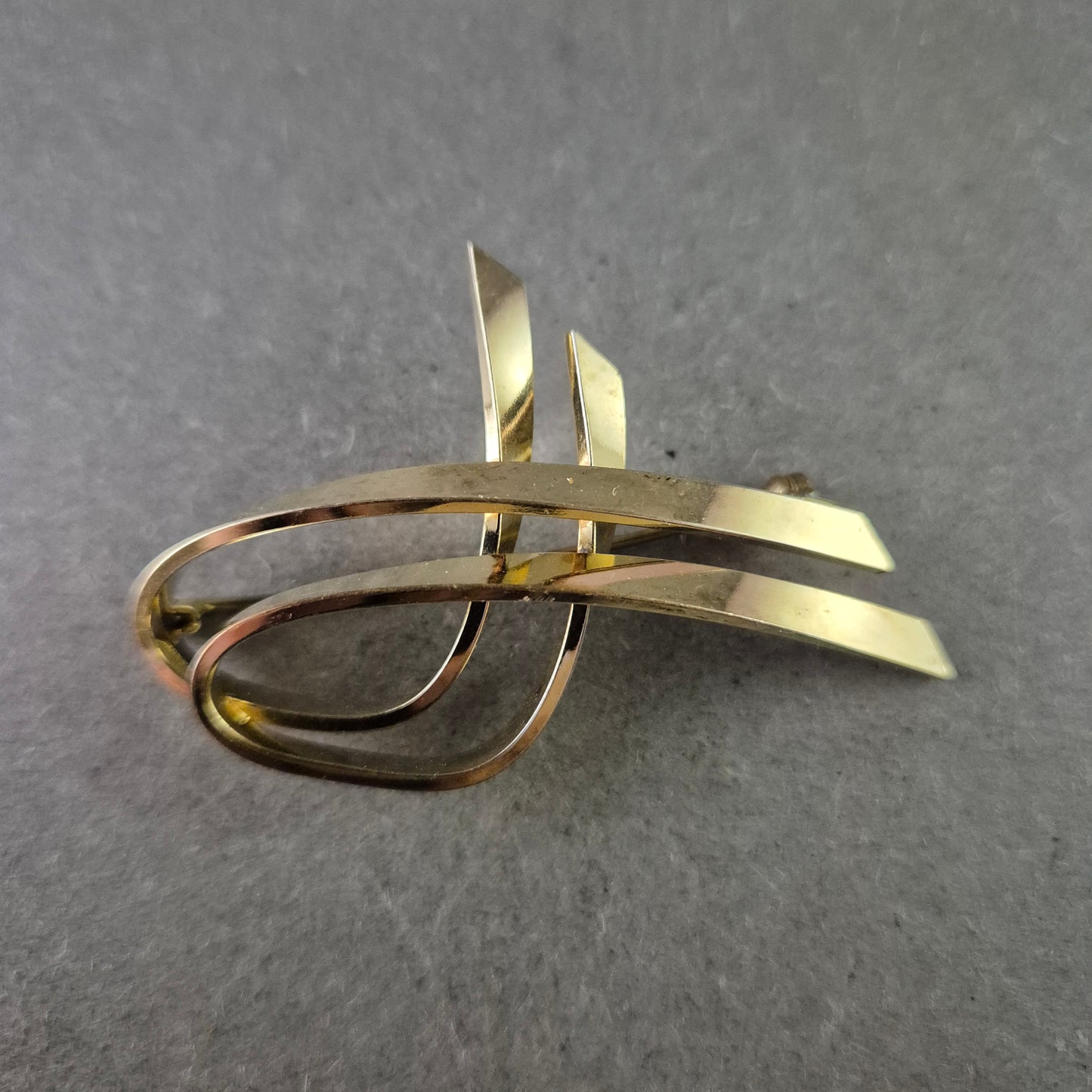 Vintage AMERIK K&L-Brosche – Eleganter Mid-Century Look in Goldoptik