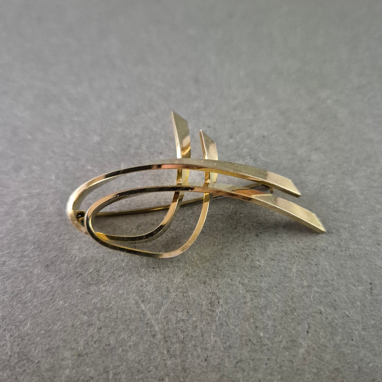 Vintage AMERIK K&L-Brosche – Eleganter Mid-Century Look in Goldoptik