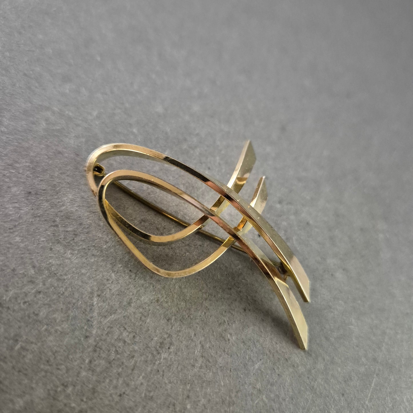 Vintage AMERIK K&L-Brosche – Eleganter Mid-Century Look in Goldoptik